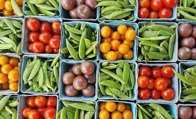 cherry tomatoes and green beans