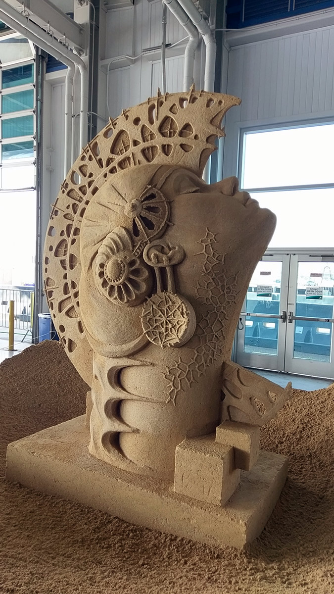 queens head sand sculpture