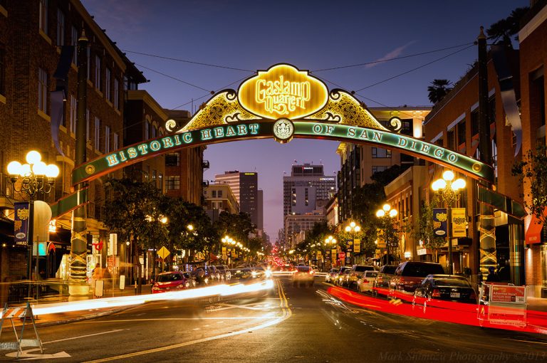 the arch of gaslamp quarter in san diego