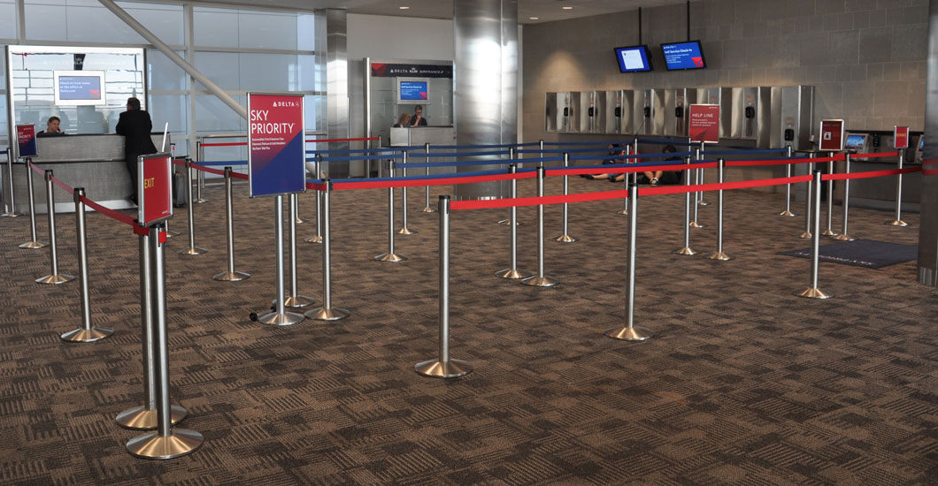 photo of retractable belts in the event venue