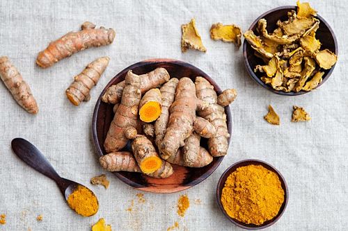 turmeric root and powder