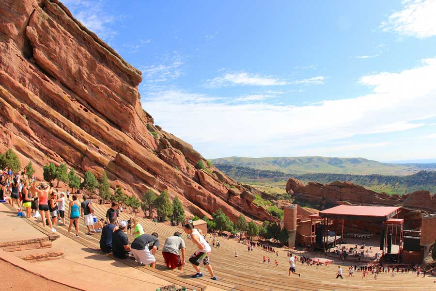 Natural-Amphitheater-people-attendin