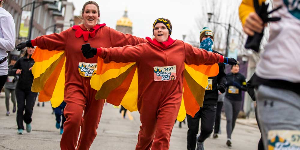People-dressed-as-turkeys-running-in-a-marathon