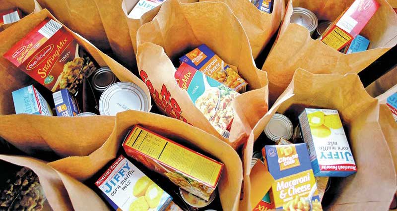 bags-of-groceries-with-food-for-Thanksgiving