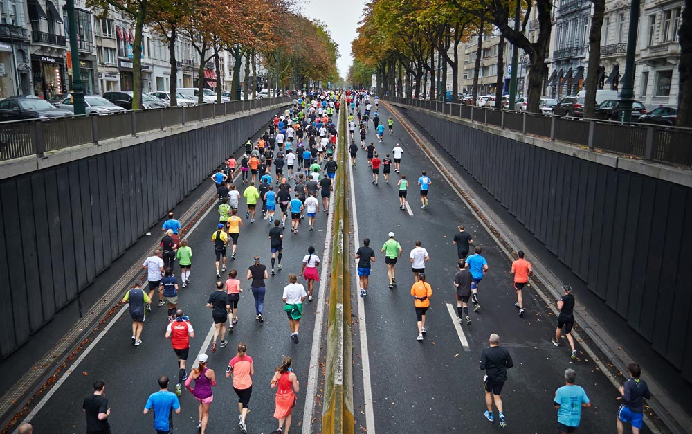 people-running-a-marathon